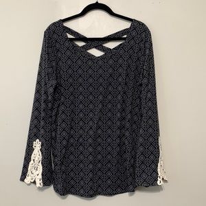 Maurices long sleeve medallion embroidery top XL Like new Black and white